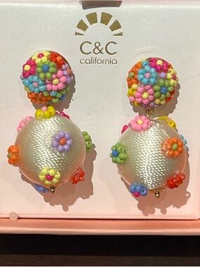 Super Cute White Beaded 2 inch Gumball Dangle Pierced Earrings, New in Box